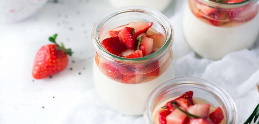 delicious yogurt with fresh strawberries